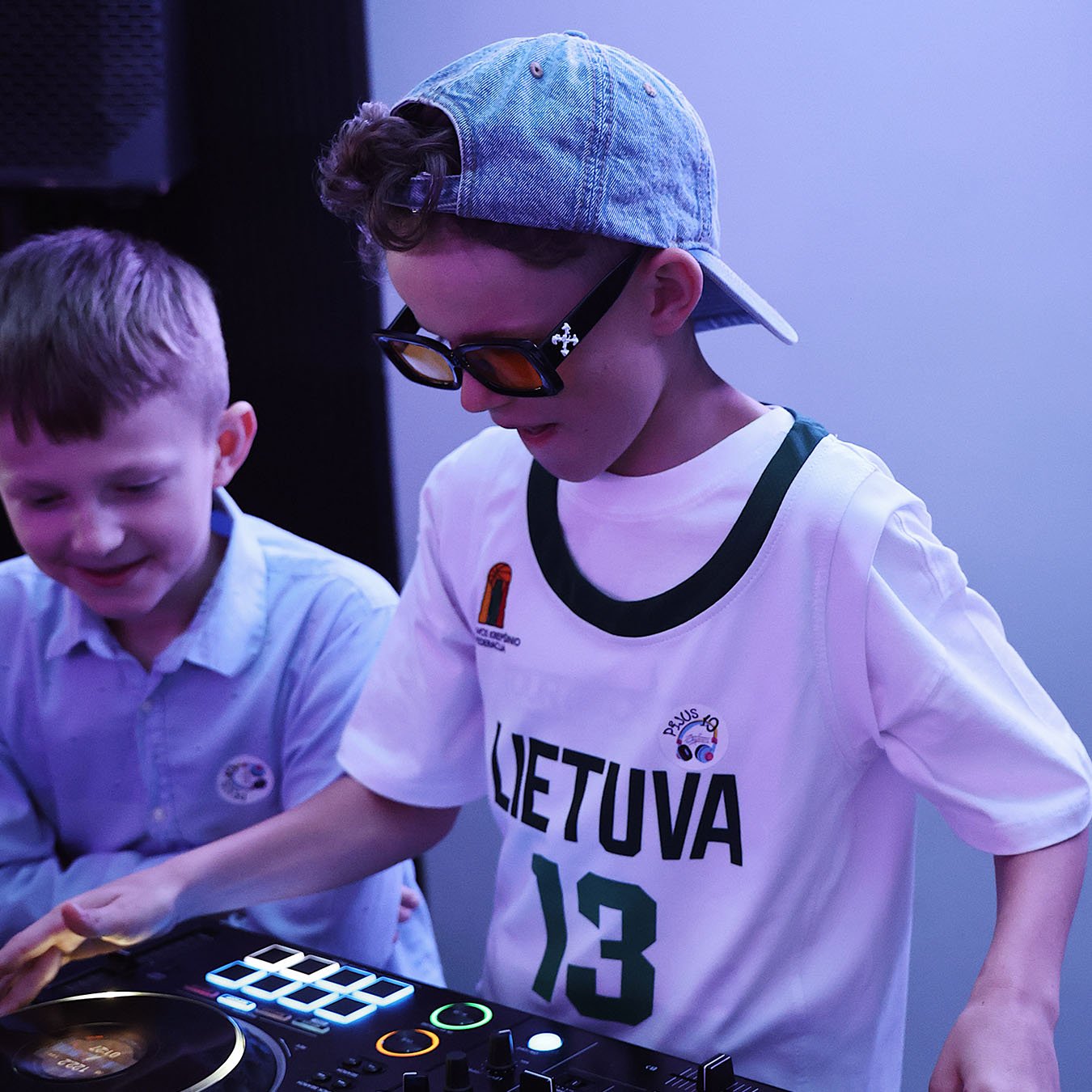 Atikesup Gimtadieniai Vaikai Prie DJ Pulto Svencia Gimtadieni